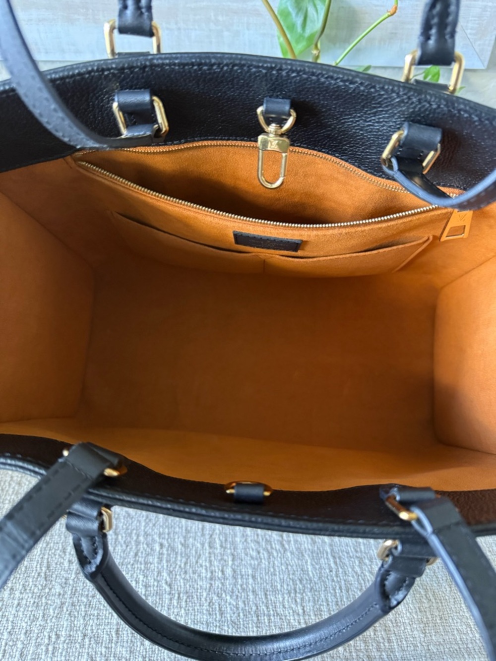 Louis Vuitton On The Go MM - Picture 8 of 12